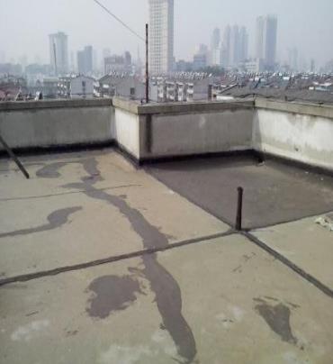 青冈漏水维修 楼顶漏水是什么原因，楼顶漏水维修方法是什么?