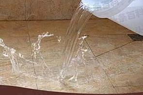 青冈漏水维修 免砸砖防水材料该如何施工